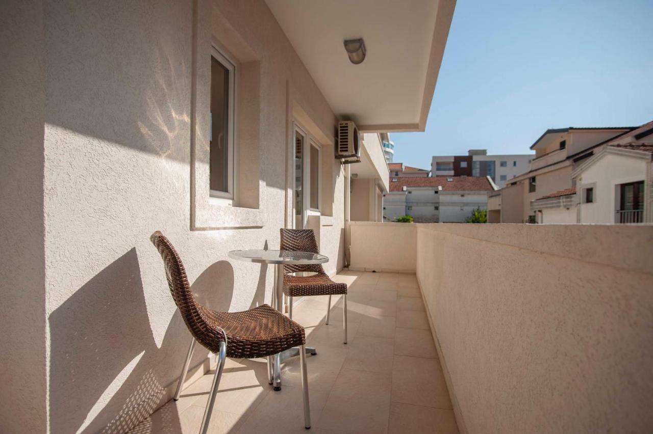 בודווה Mandir Apartments - Center מראה חיצוני תמונה