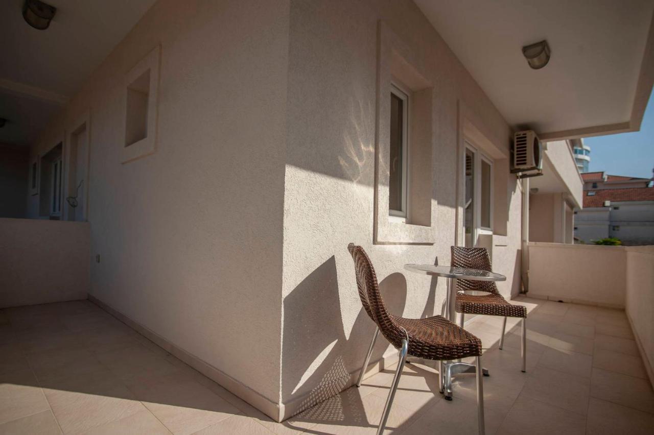 בודווה Mandir Apartments - Center מראה חיצוני תמונה