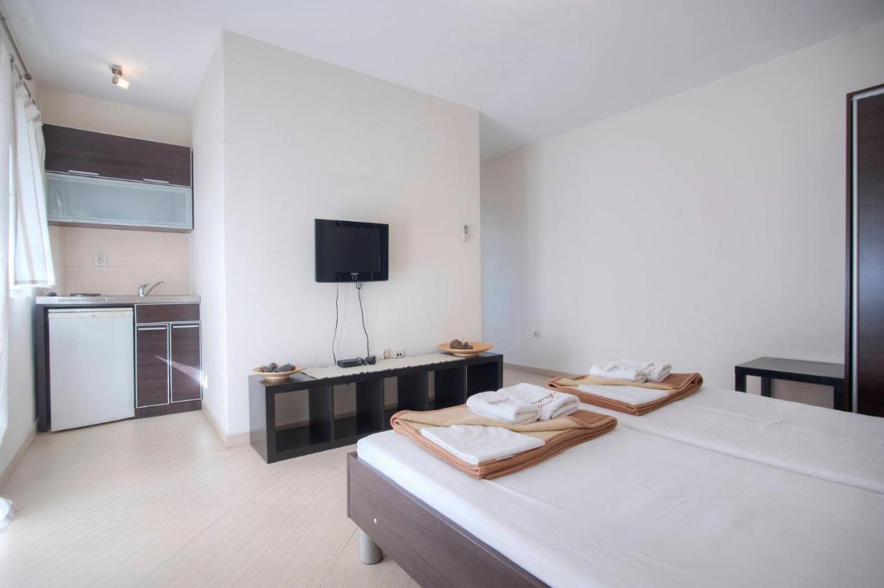 בודווה Mandir Apartments - Center מראה חיצוני תמונה