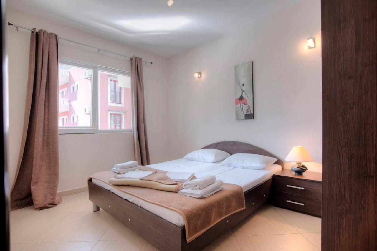 בודווה Mandir Apartments - Center מראה חיצוני תמונה