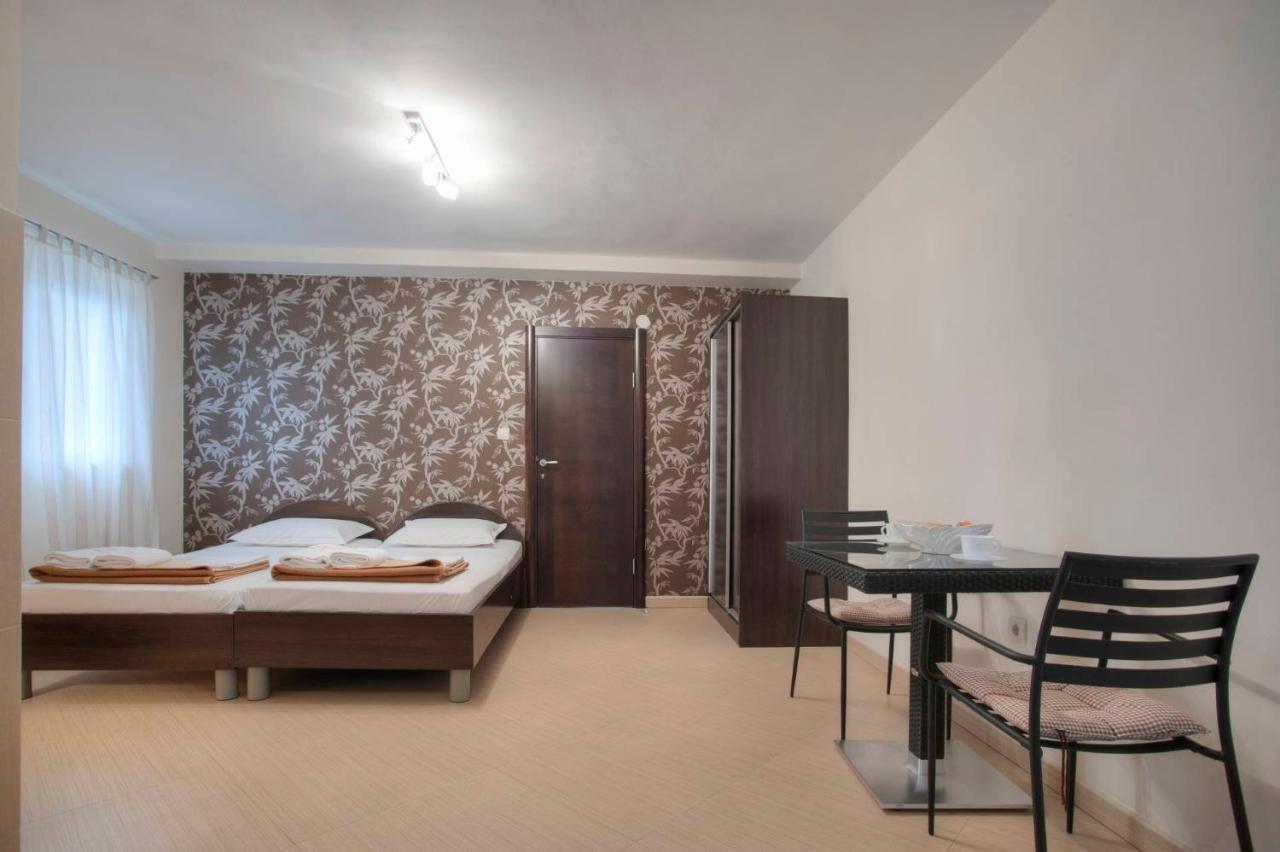 בודווה Mandir Apartments - Center מראה חיצוני תמונה