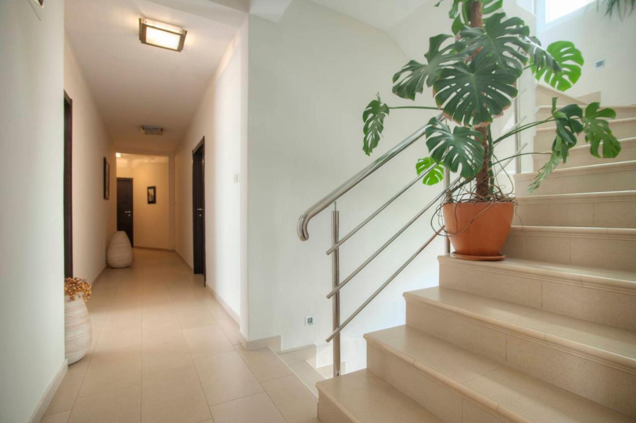 בודווה Mandir Apartments - Center מראה חיצוני תמונה